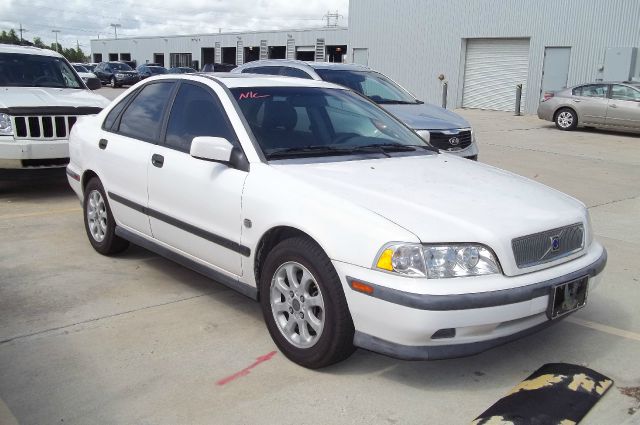 2000 Volvo S40 Base