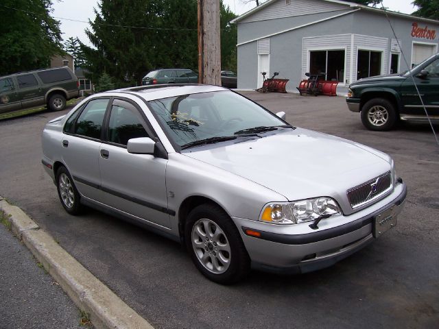 2000 Volvo S40 Base