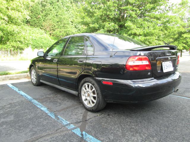 2004 Volvo S40 S 5 Passenger