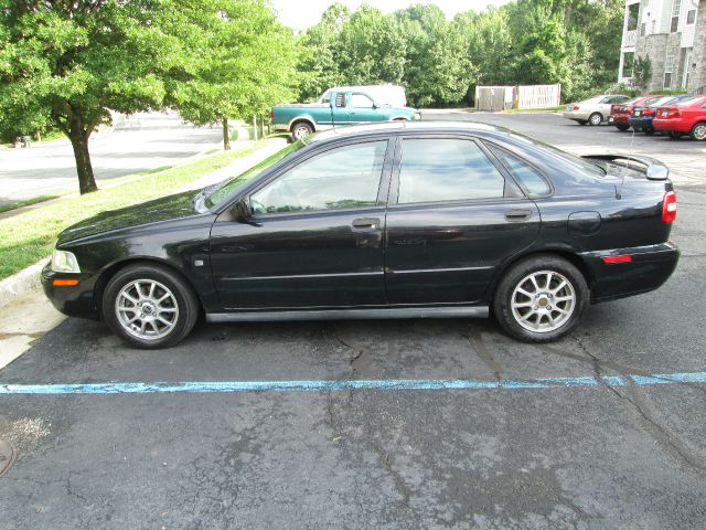 2004 Volvo S40 S 5 Passenger