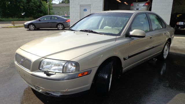 2002 Volvo S60 2.5i Sedan 4D