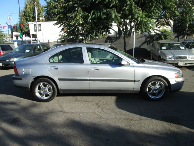 2002 Volvo S60 2.5i Sedan 4D