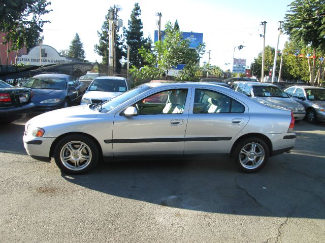 2002 Volvo S60 2.5i Sedan 4D