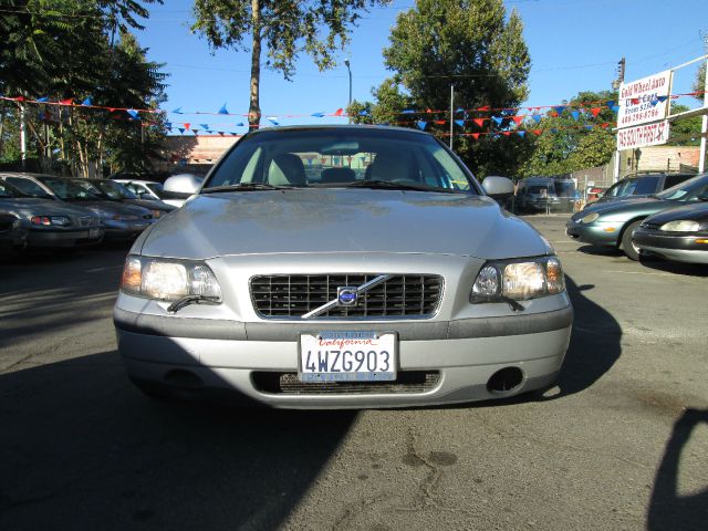 2002 Volvo S60 2.5i Sedan 4D