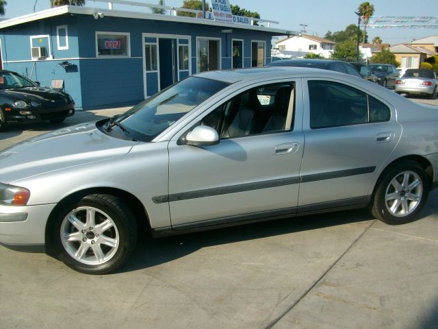 2002 Volvo S60 2.5i Sedan 4D