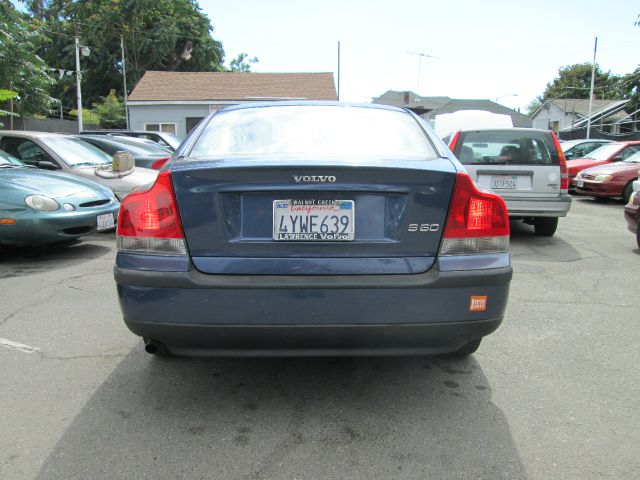 2002 Volvo S60 2.5i Sedan 4D