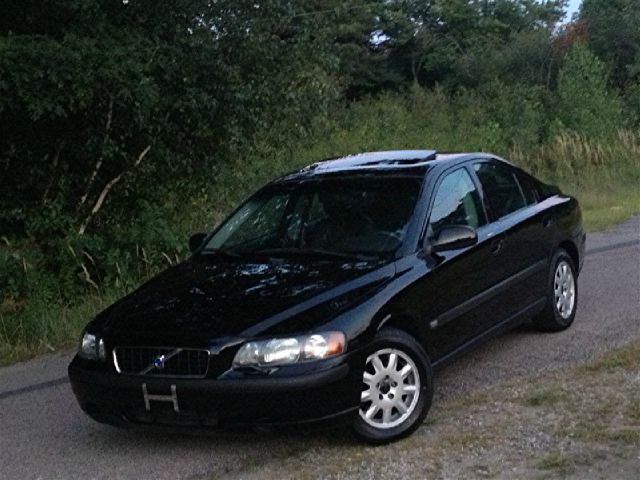 2002 Volvo S60 2.5i Sedan 4D