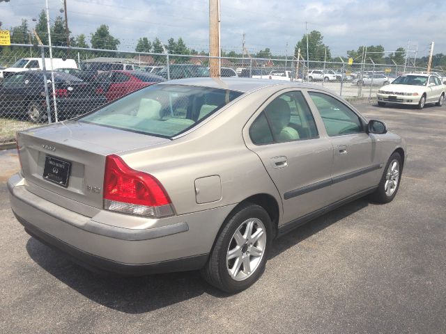 2002 Volvo S60 2.5i Sedan 4D