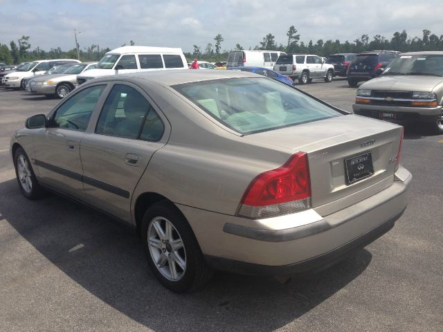 2002 Volvo S60 2.5i Sedan 4D