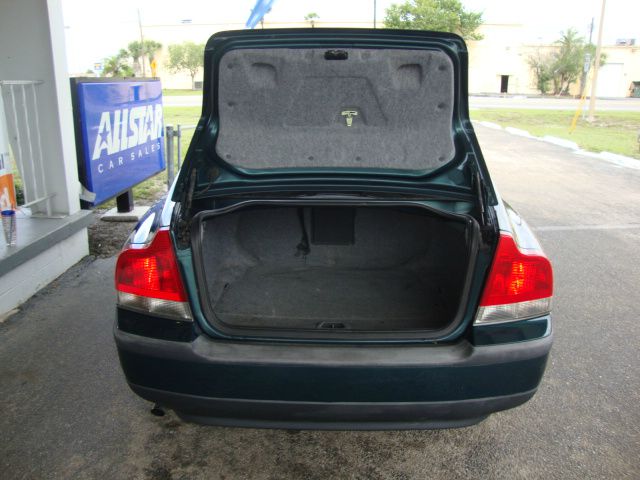 2002 Volvo S60 2.5i Sedan 4D