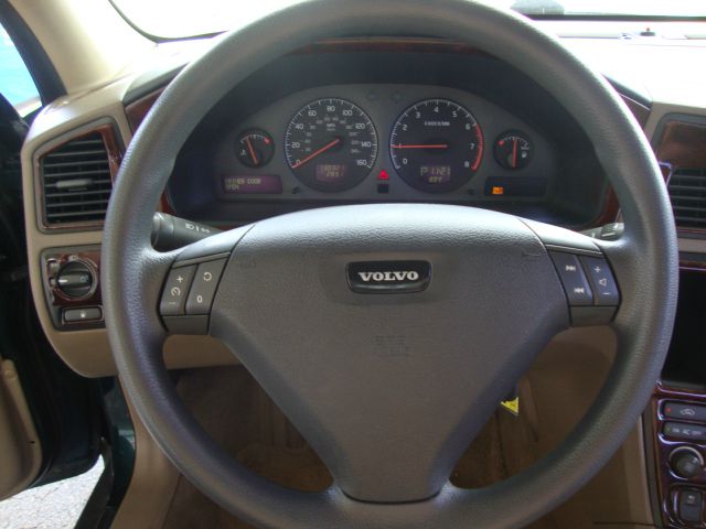 2002 Volvo S60 2.5i Sedan 4D