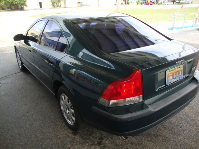 2002 Volvo S60 2.5i Sedan 4D