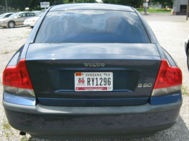 2002 Volvo S60 2.5i Sedan 4D