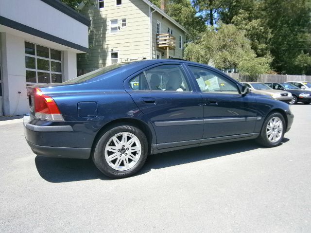 2004 Volvo S60 4WD 4dr Sport