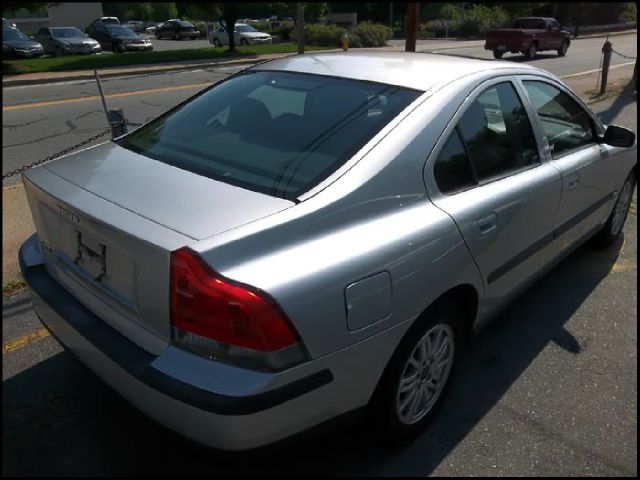 2004 Volvo S60 4WD 4dr Sport