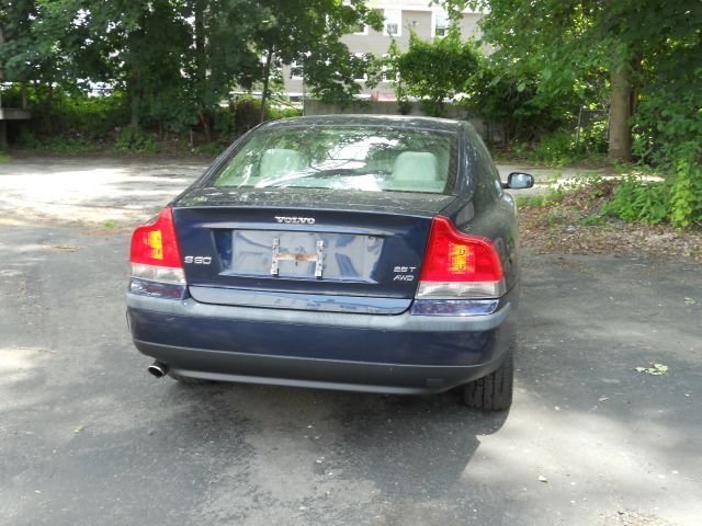 2004 Volvo S60 Eddie Baurer - Liquidator