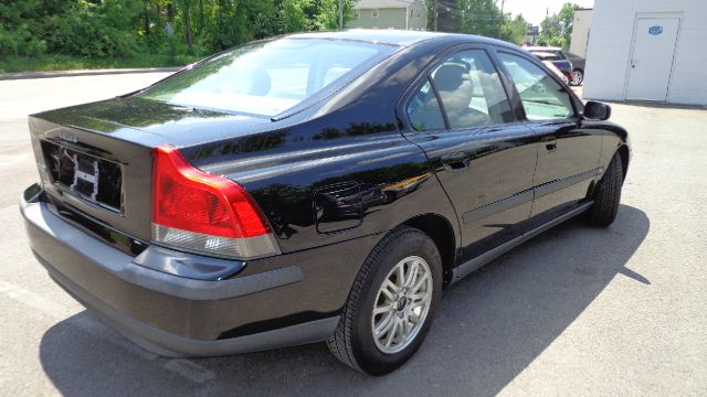 2004 Volvo S60 4WD 4dr Sport