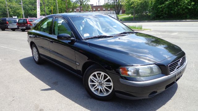 2004 Volvo S60 4WD 4dr Sport