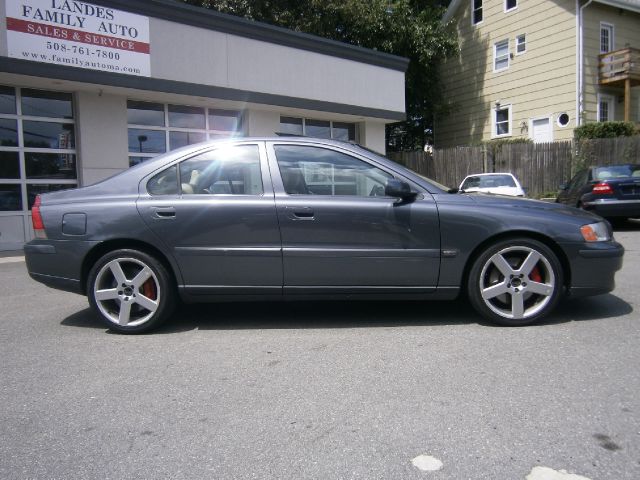 2004 Volvo S60 W/leather