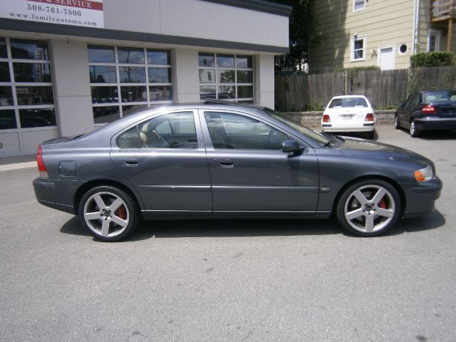 2004 Volvo S60 W/leather