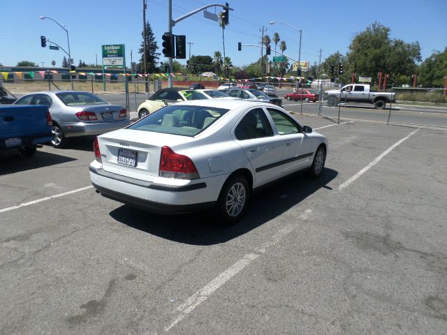 2004 Volvo S60 4WD 4dr Sport