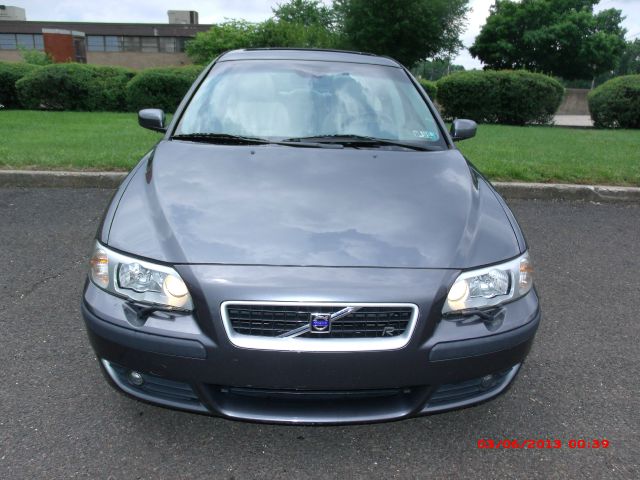 2004 Volvo S60 W/leather