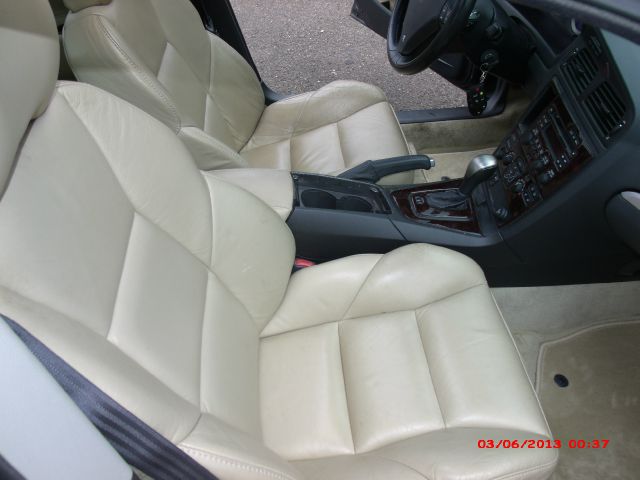 2004 Volvo S60 W/leather