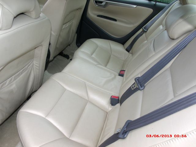 2004 Volvo S60 W/leather