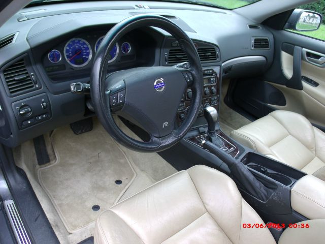 2004 Volvo S60 W/leather