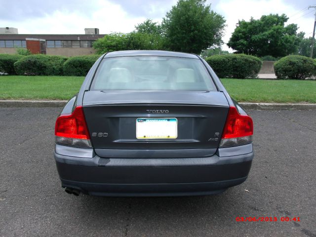 2004 Volvo S60 W/leather