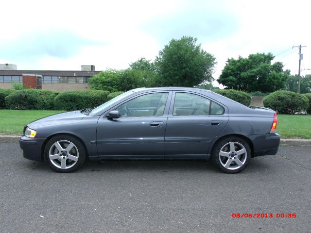 2004 Volvo S60 W/leather