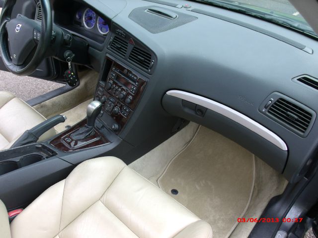 2004 Volvo S60 W/leather