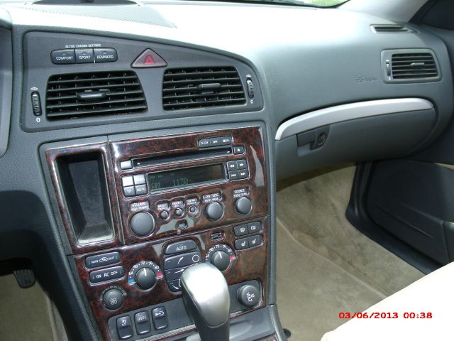 2004 Volvo S60 W/leather