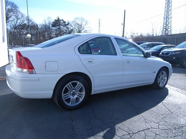 2005 Volvo S60 4WD 4dr Sport