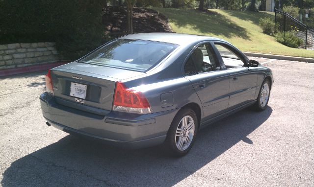 2005 Volvo S60 4WD 4dr Sport