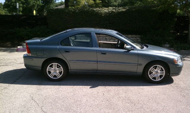 2005 Volvo S60 4WD 4dr Sport