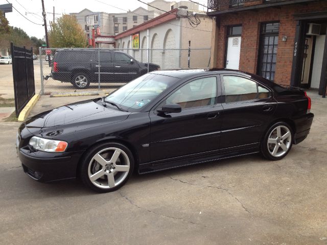 2005 Volvo S60 W/leather