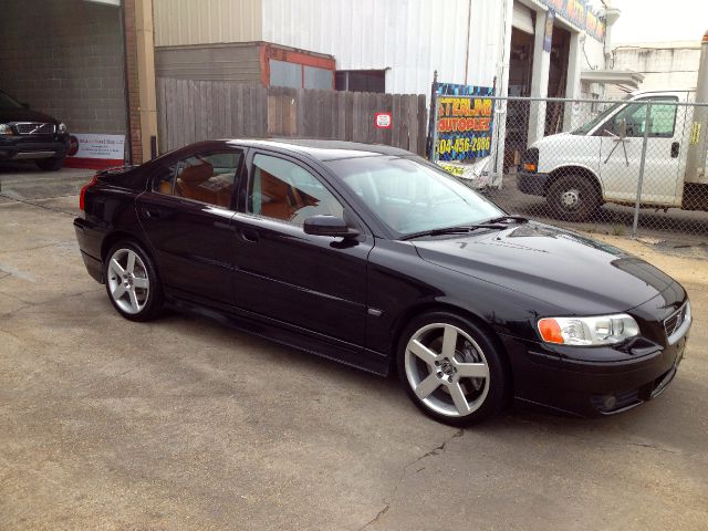 2005 Volvo S60 W/leather