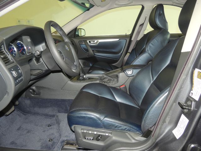 2005 Volvo S60 W/leather