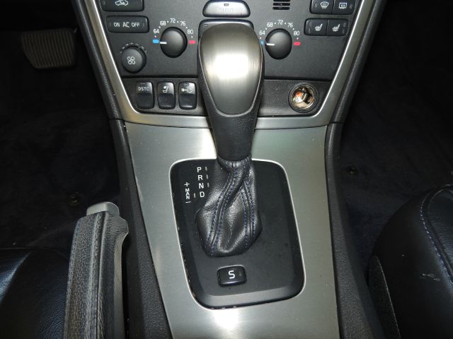 2005 Volvo S60 W/leather