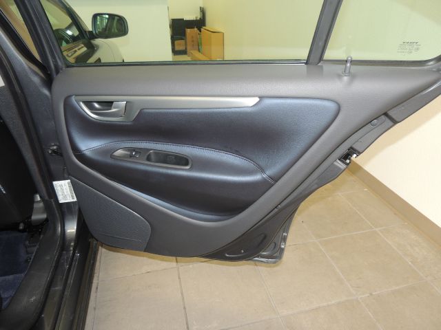 2005 Volvo S60 W/leather