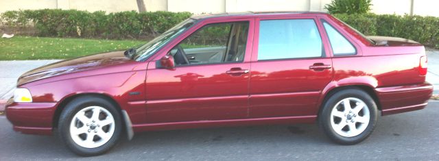 1998 Volvo S70 Base