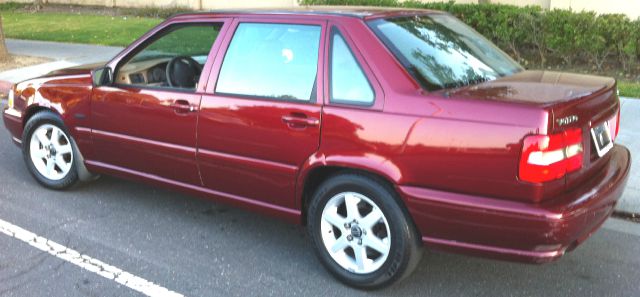 1998 Volvo S70 Base