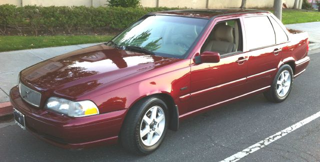 1998 Volvo S70 Base