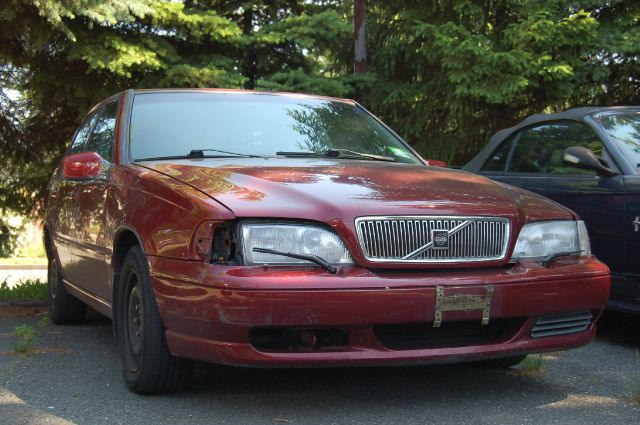 1998 Volvo S70 Base