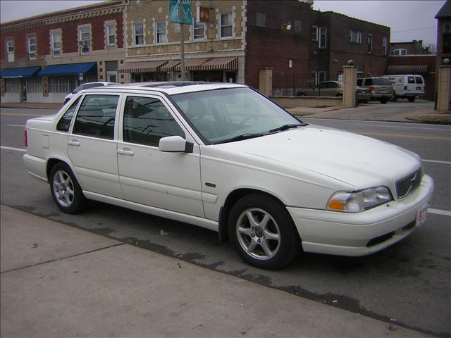 1998 Volvo S70 Base