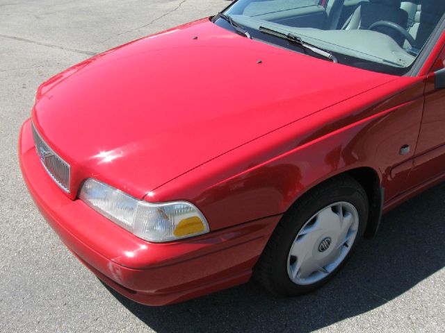 1999 Volvo S70 Base