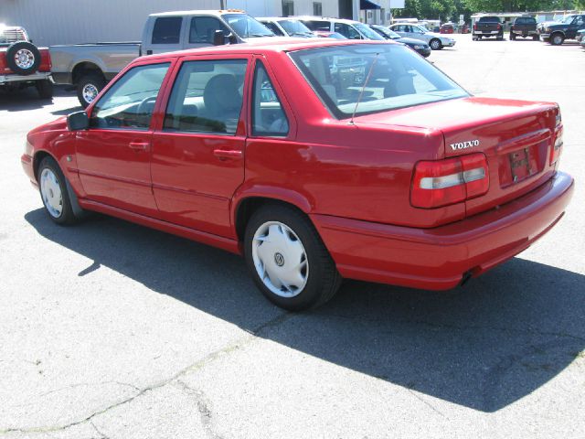 1999 Volvo S70 Base