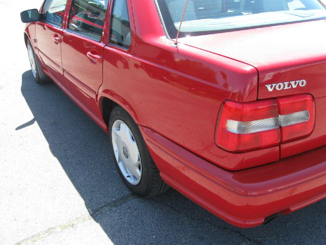 1999 Volvo S70 Base