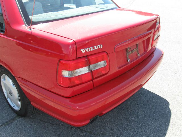 1999 Volvo S70 Base